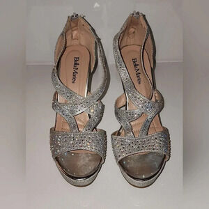 Silver Bella Marie wedge sandals with criss-crossing straps and rhinestones Sz 9